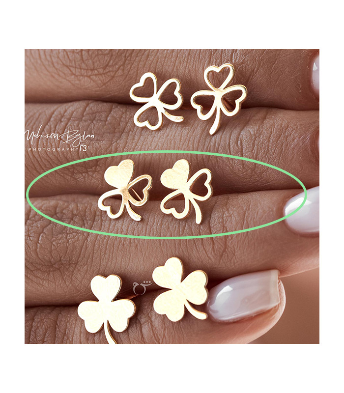 گوشواره میخی طلا طرح شبدر نیمه پر