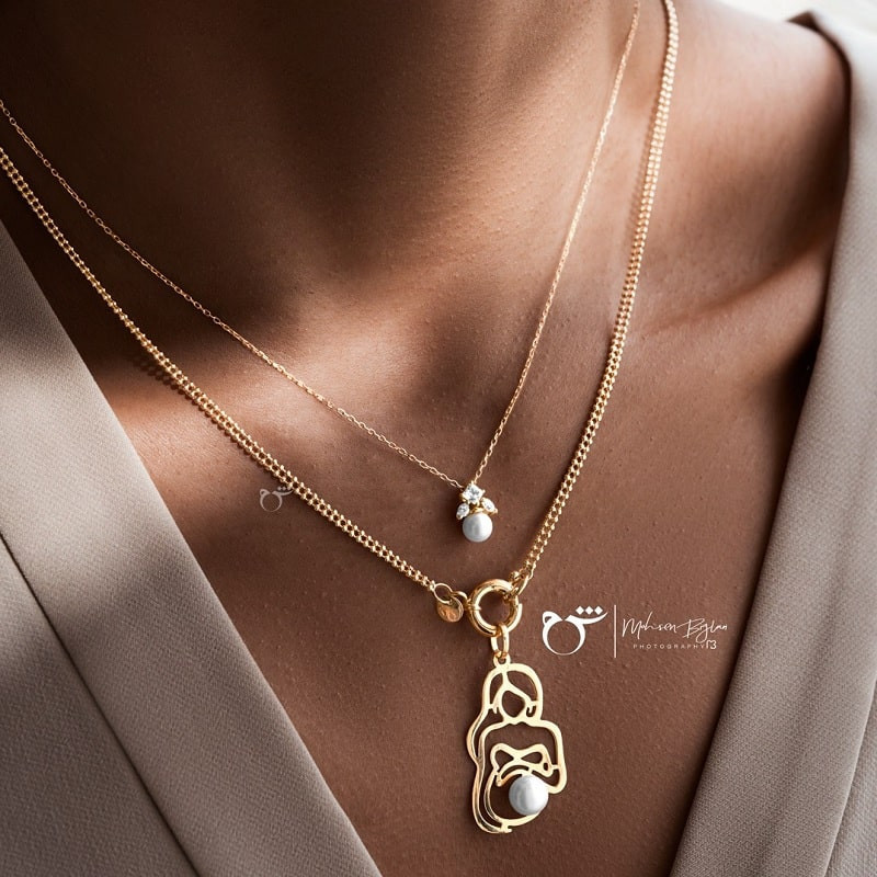 آویز مادر باردار و مروارید