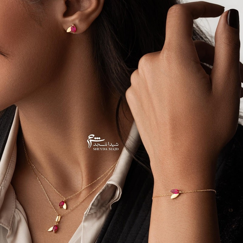 گردنبند طلا طرح برگ سرخ